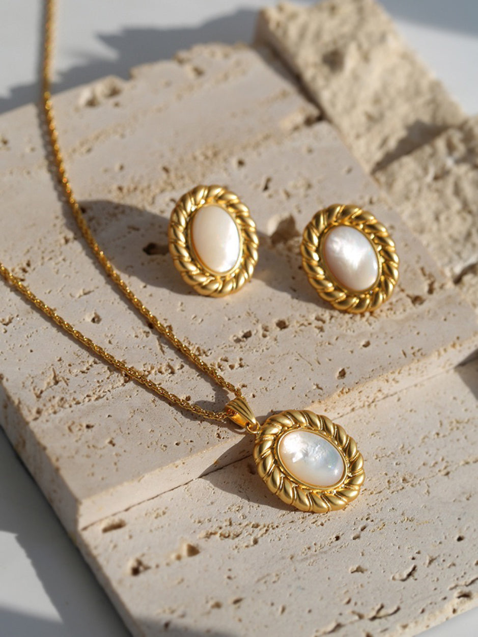 Hera Oval Gemstone Pendant Necklace - MOUSAI