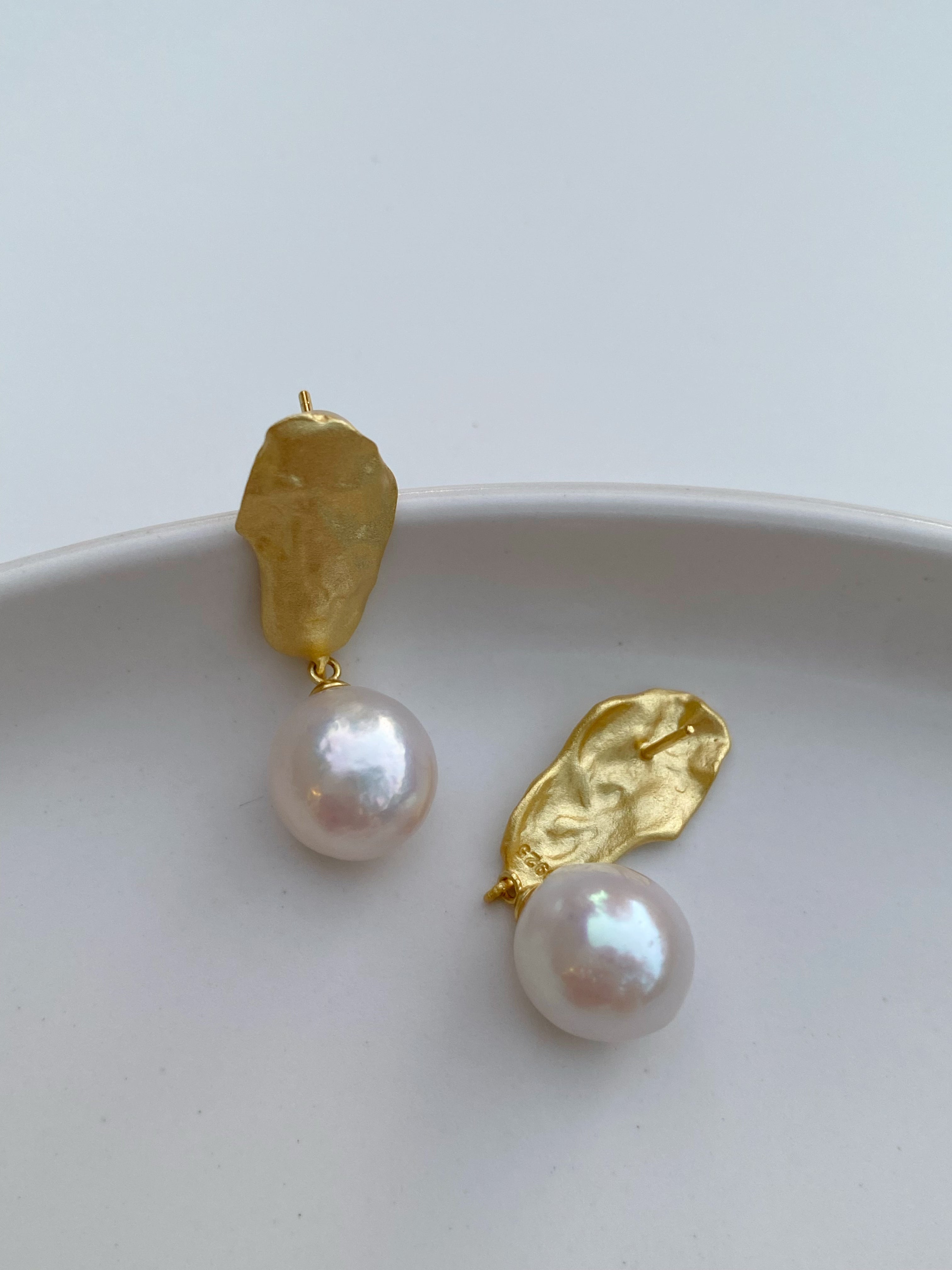 Cecily Pearl Drop Earrings - MOUSAI